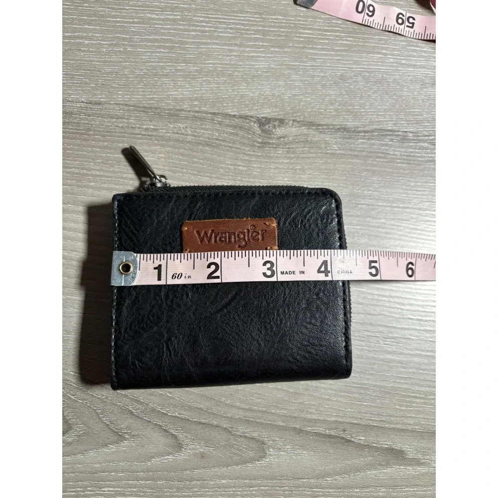 Wrangler Mens Bifold Wallet Black Zip Coin Pocket ID Window Logo Rodeo Western
